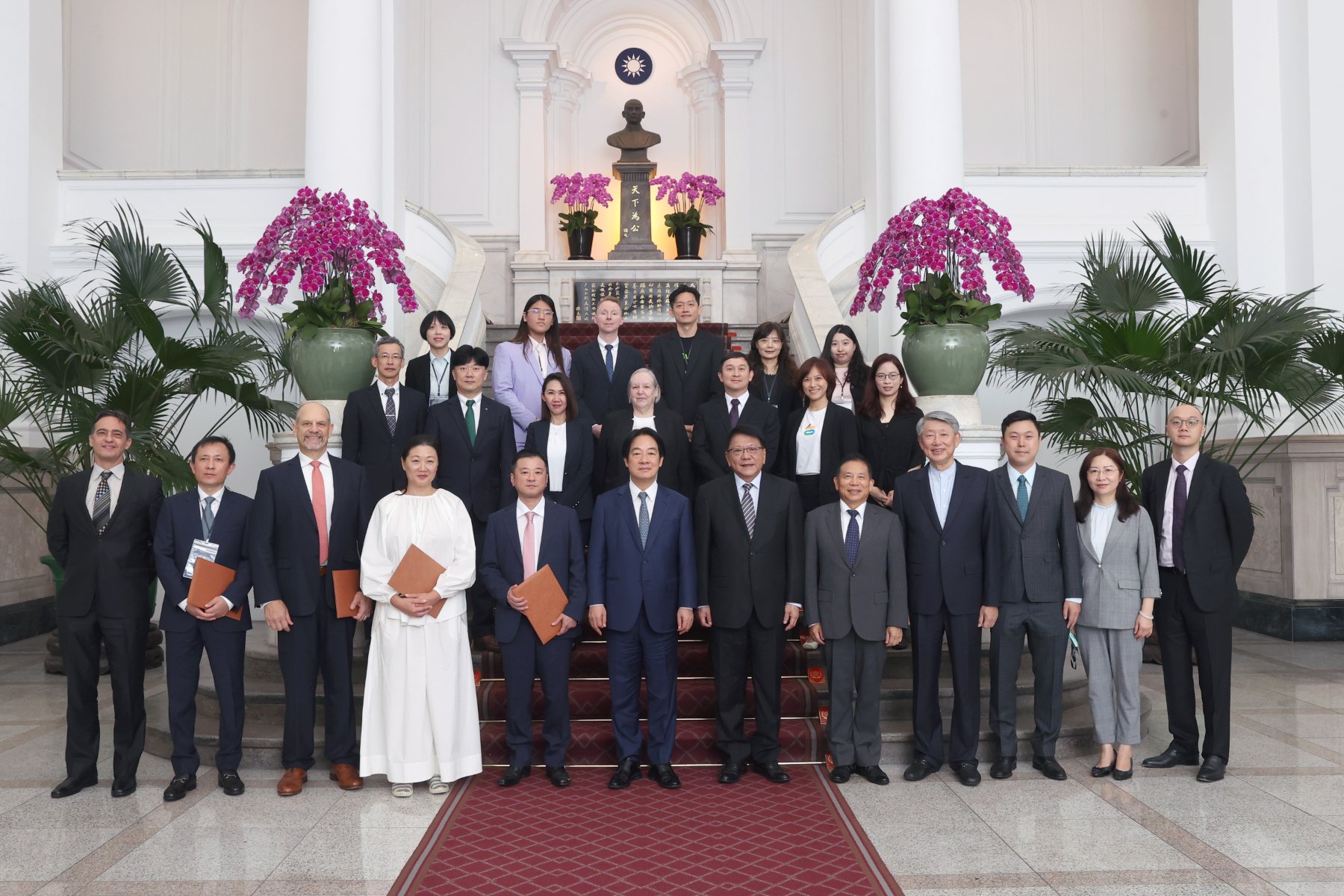 Delegation group photo with President Lai Ching-te at the Presidential Office, Taipei