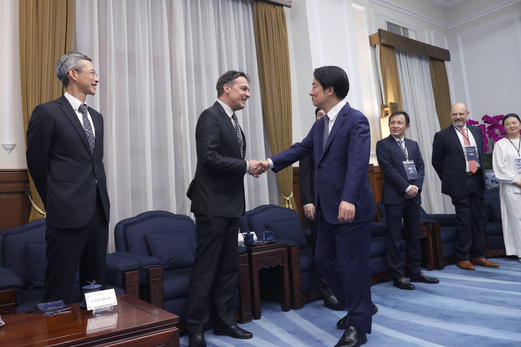 Volker Heistermann shaking hands with President Lai Ching-te at the Presidential Office, Taipei